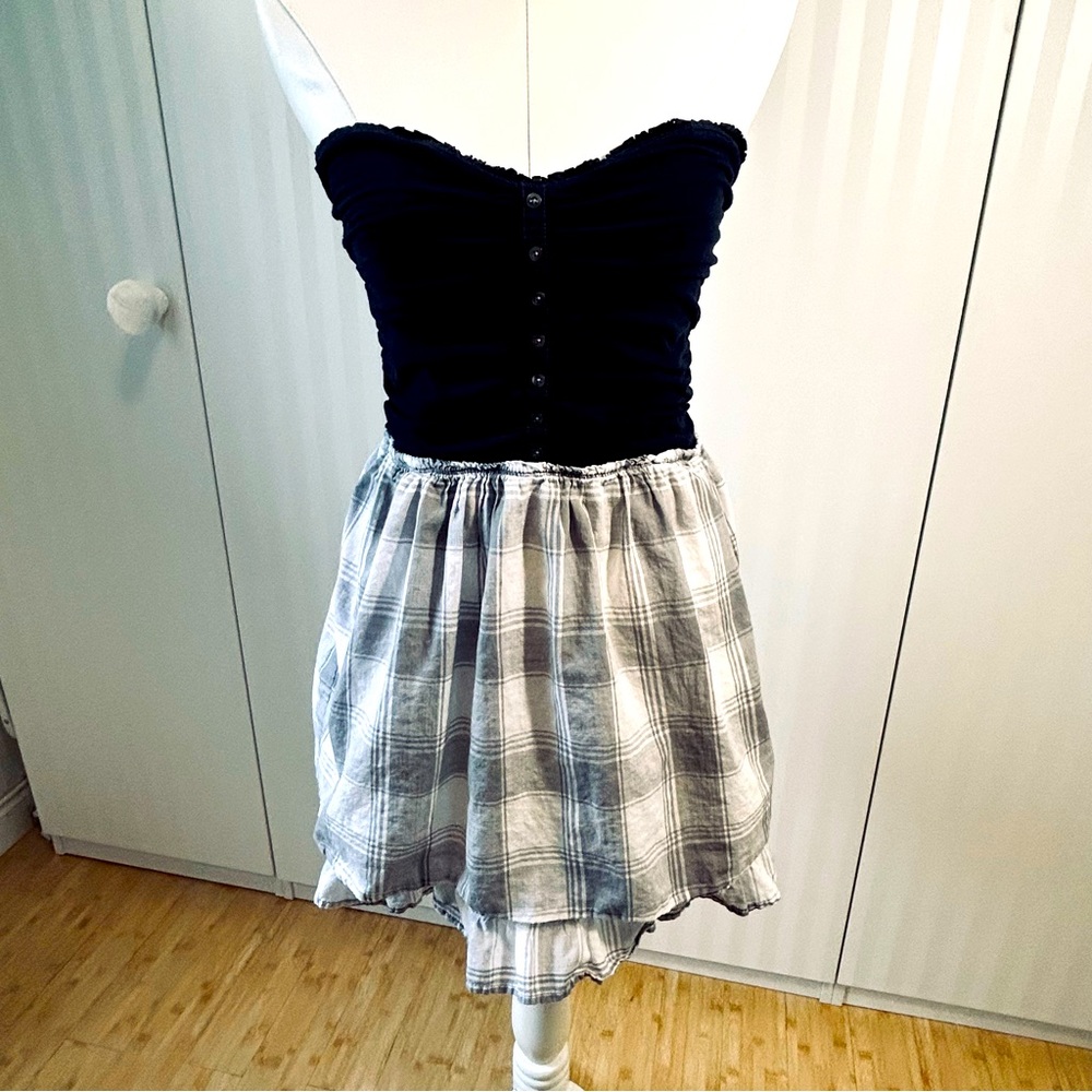 Abercrombie & Fitch navy blue stretch and gray white checked ruffle Size L